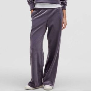 Lululemon Scuba Mid-Rise Wide-Leg Pant Velvet in Nightfall Size Medium